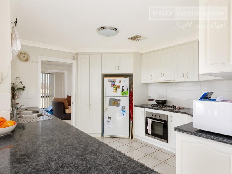 10 Woomera Place, Glenfield Park NSW 2650