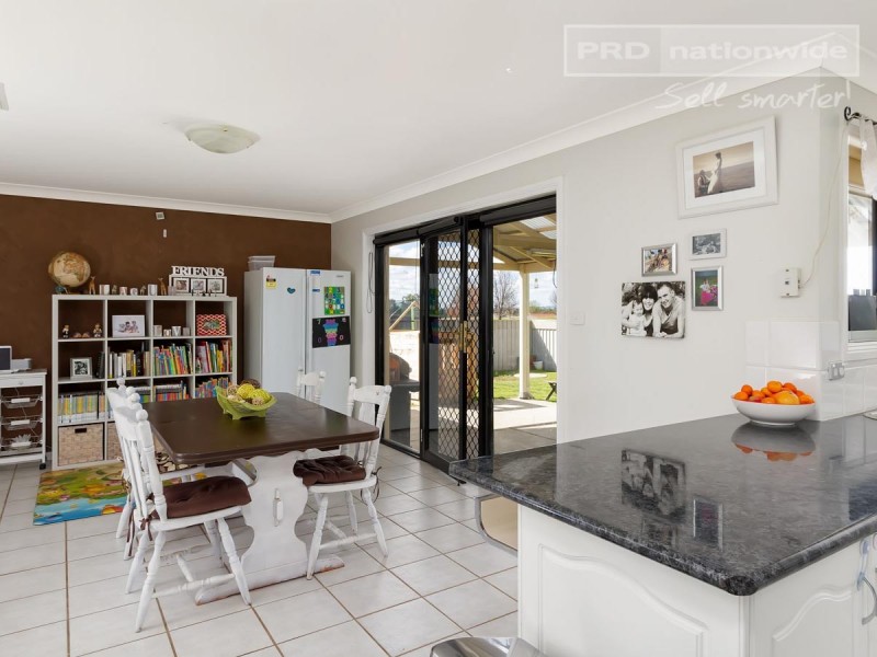 10 Woomera Place, Glenfield Park NSW 2650
