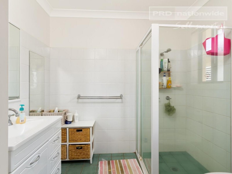 10 Woomera Place, Glenfield Park NSW 2650