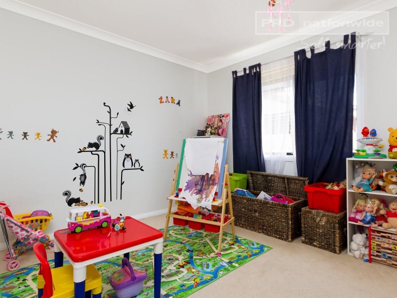 10 Woomera Place, Glenfield Park NSW 2650