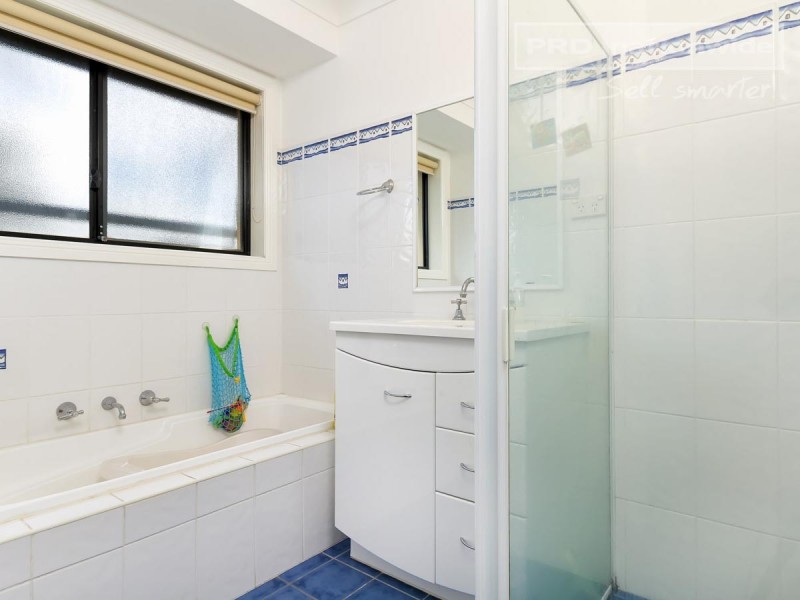 10 Woomera Place, Glenfield Park NSW 2650