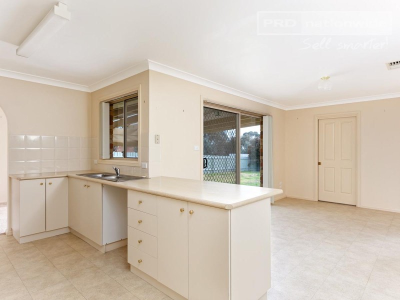 19 Hargrave Avenue, Lloyd NSW 2650