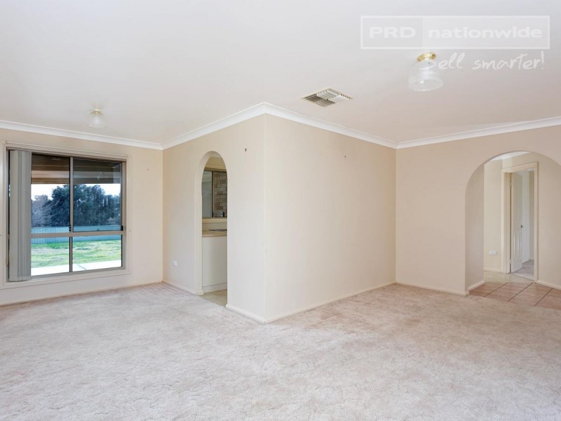 19 Hargrave Avenue, Lloyd NSW 2650