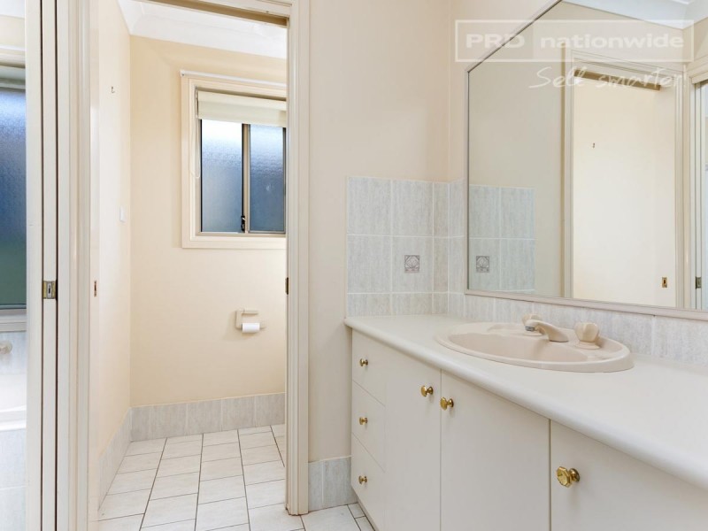 19 Hargrave Avenue, Lloyd NSW 2650