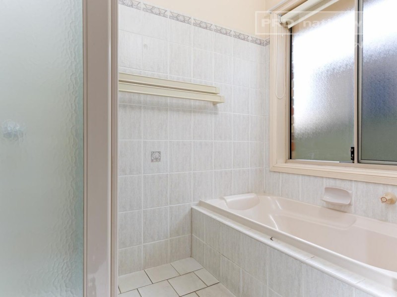 19 Hargrave Avenue, Lloyd NSW 2650