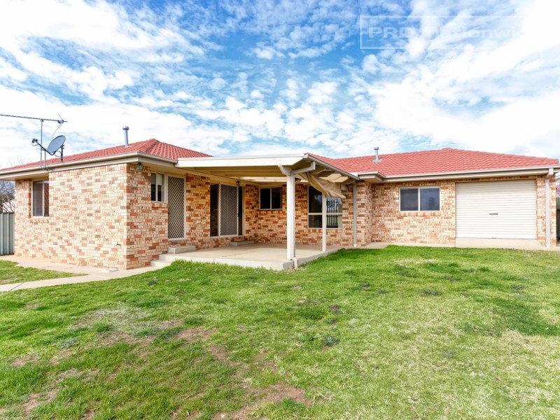 19 Hargrave Avenue, Lloyd NSW 2650