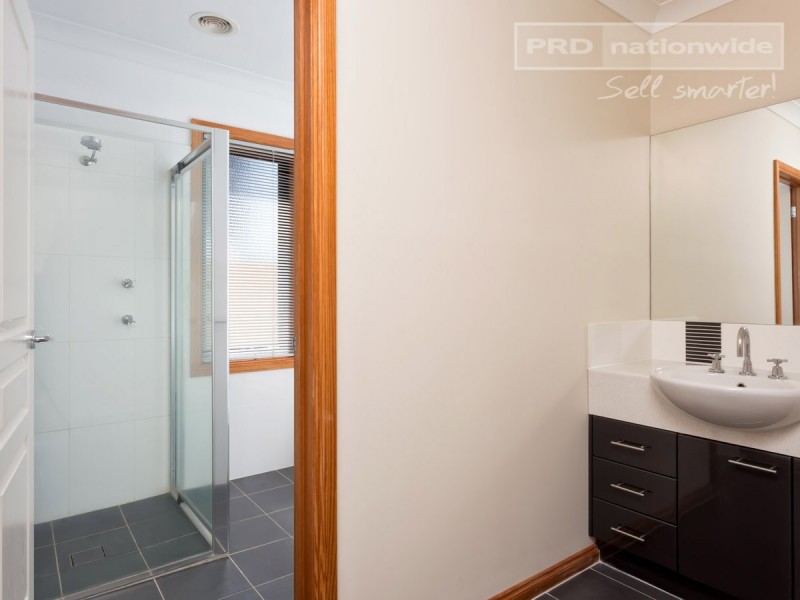 26 Dundale Crescent, Estella NSW 2650