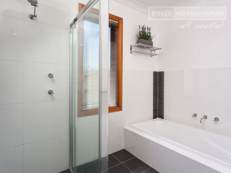 26 Dundale Crescent, Estella NSW 2650