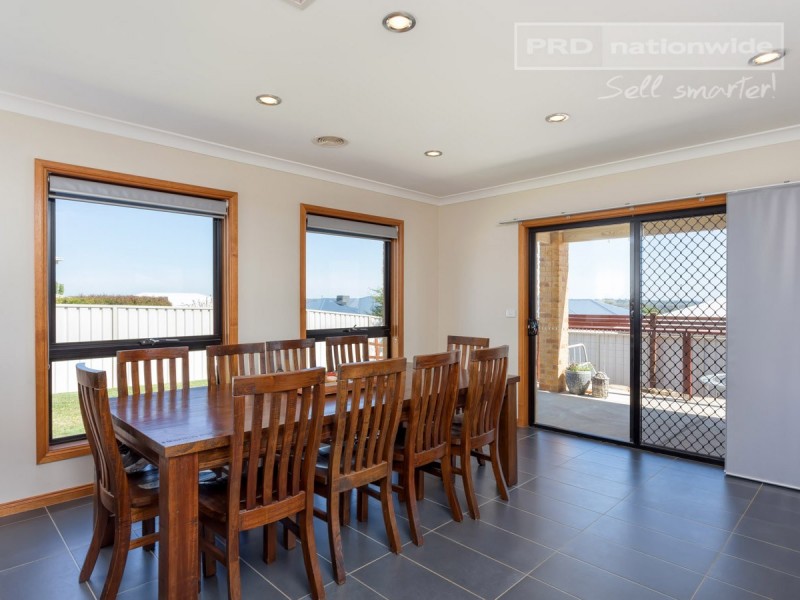 26 Dundale Crescent, Estella NSW 2650