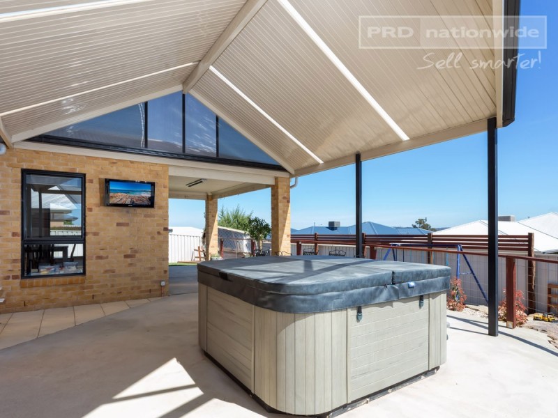 26 Dundale Crescent, Estella NSW 2650