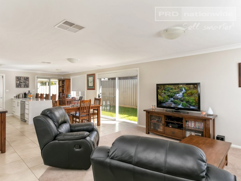 1/14 Willang Crescent, Glenfield Park NSW 2650