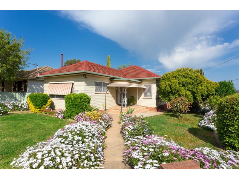 56 Heath Street, Turvey Park NSW 2650