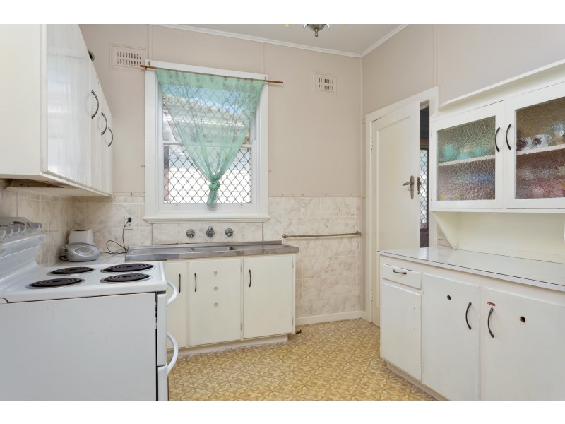 56 Heath Street, Turvey Park NSW 2650