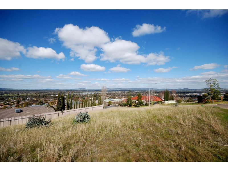 7 Neerim Close, Kooringal NSW 2650