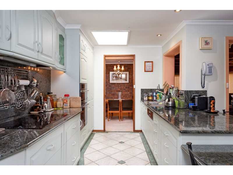 77 Simkin Crescent, Kooringal NSW 2650