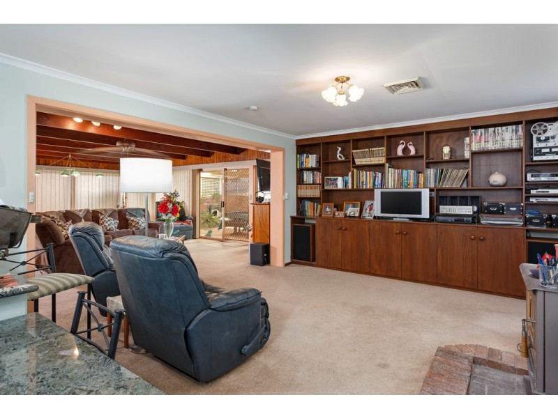 77 Simkin Crescent, Kooringal NSW 2650