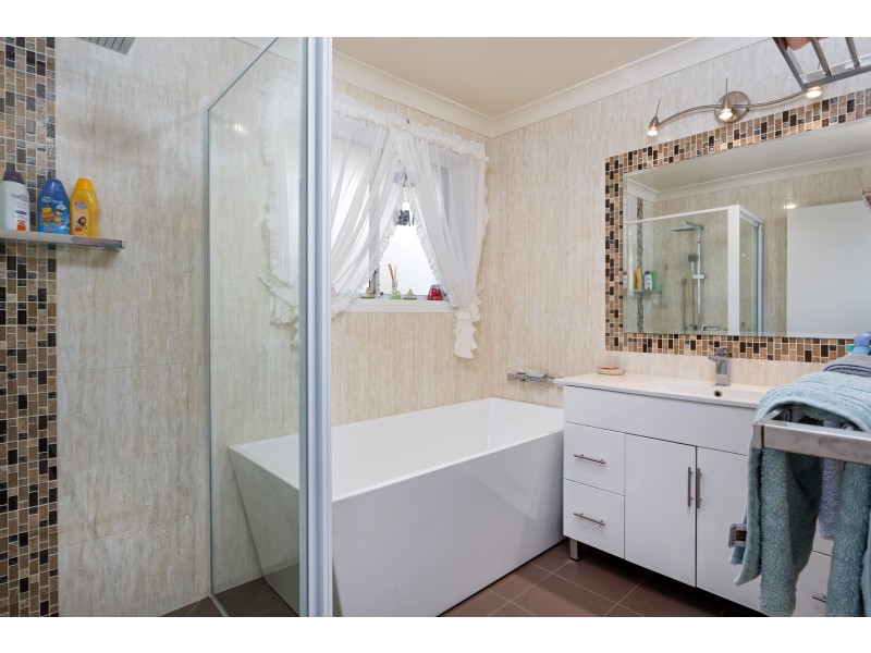 77 Simkin Crescent, Kooringal NSW 2650