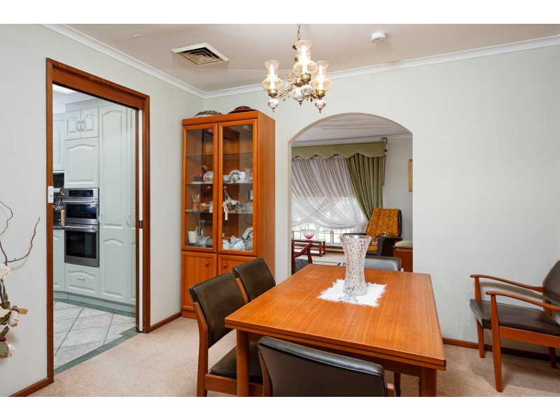 77 Simkin Crescent, Kooringal NSW 2650