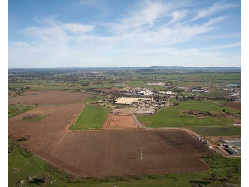 Shed A4 560 Byrnes Road, Bomen NSW 2650