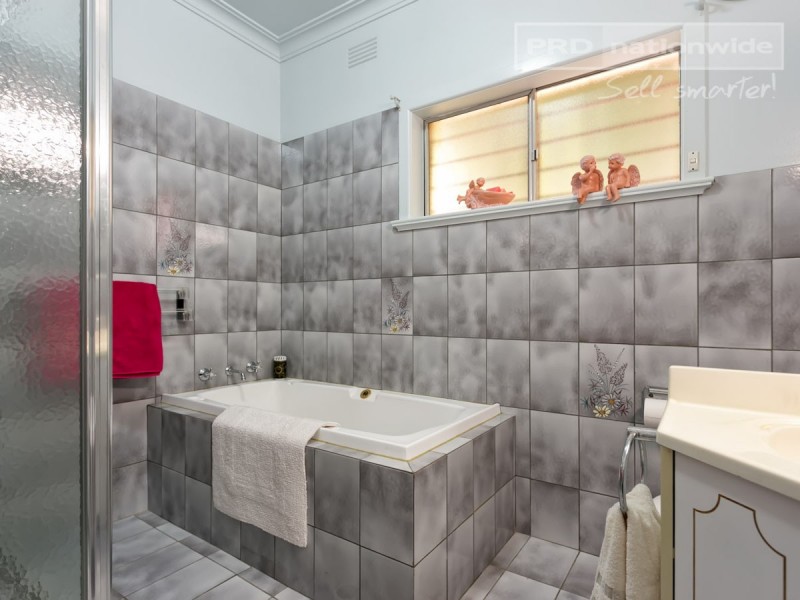 26 Raye Street, Tolland NSW 2650