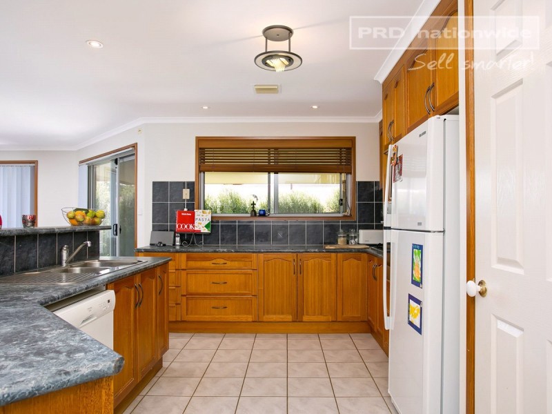 114 Kaloona Drive, Bourkelands NSW 2650