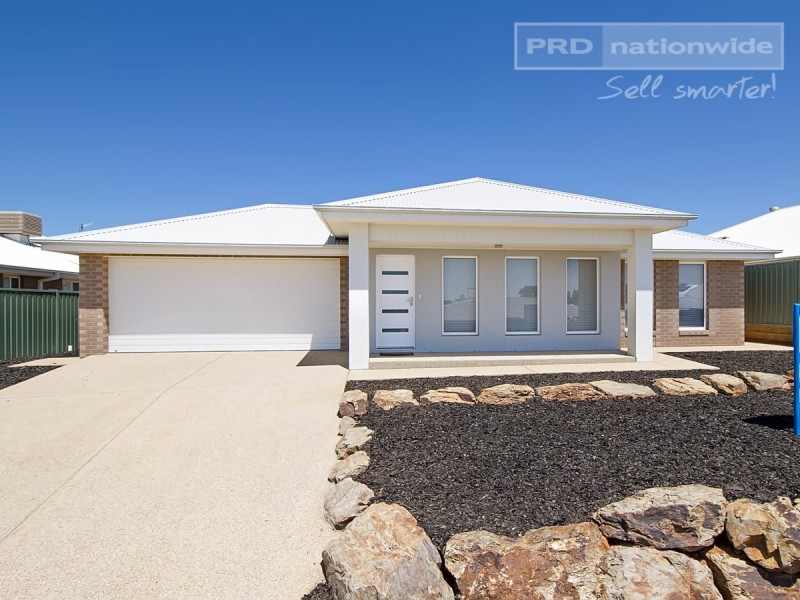 11 Tantoon Circuit, Forest Hill NSW 2651