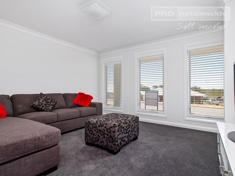 11 Tantoon Circuit, Forest Hill NSW 2651
