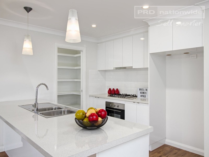 11 Tantoon Circuit, Forest Hill NSW 2651