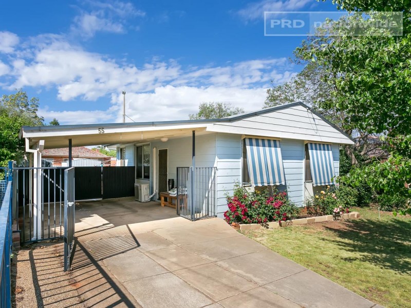 55 Phillip Avenue, Mount Austin NSW 2650
