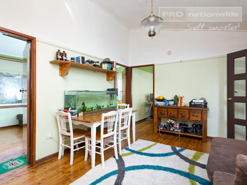 55 Phillip Avenue, Mount Austin NSW 2650