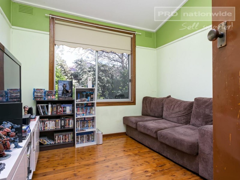 55 Phillip Avenue, Mount Austin NSW 2650