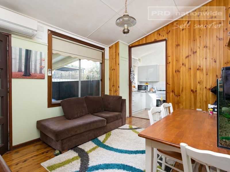 55 Phillip Avenue, Mount Austin NSW 2650