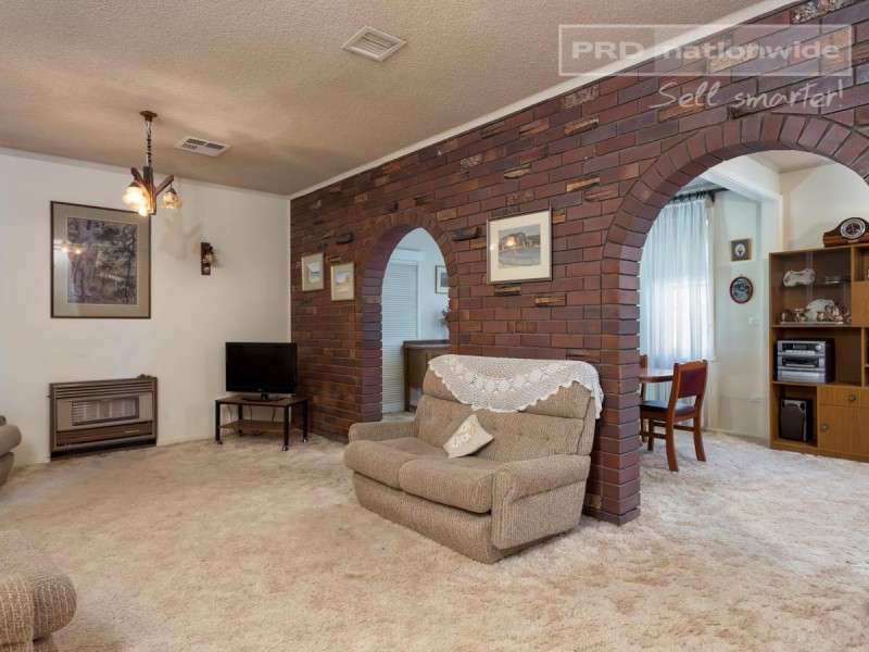 7 Falcon Place, Kooringal NSW 2650