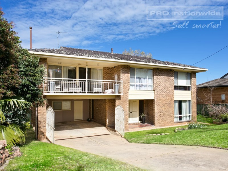 72 Simkin Crescent, Kooringal NSW 2650