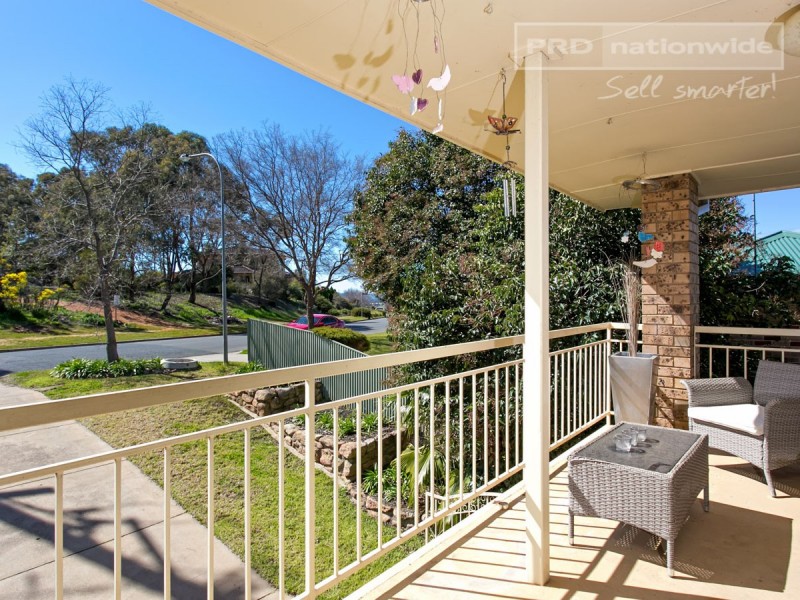 72 Simkin Crescent, Kooringal NSW 2650