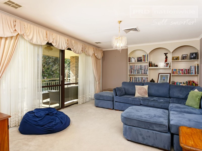 72 Simkin Crescent, Kooringal NSW 2650