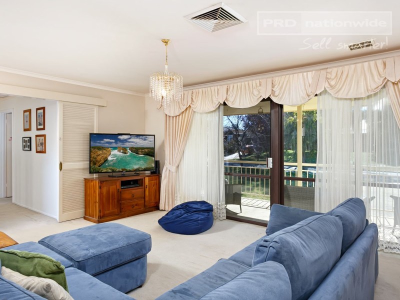 72 Simkin Crescent, Kooringal NSW 2650