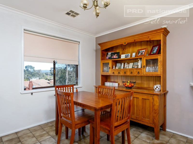 72 Simkin Crescent, Kooringal NSW 2650