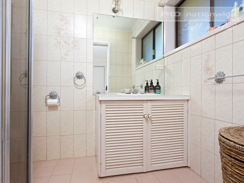72 Simkin Crescent, Kooringal NSW 2650