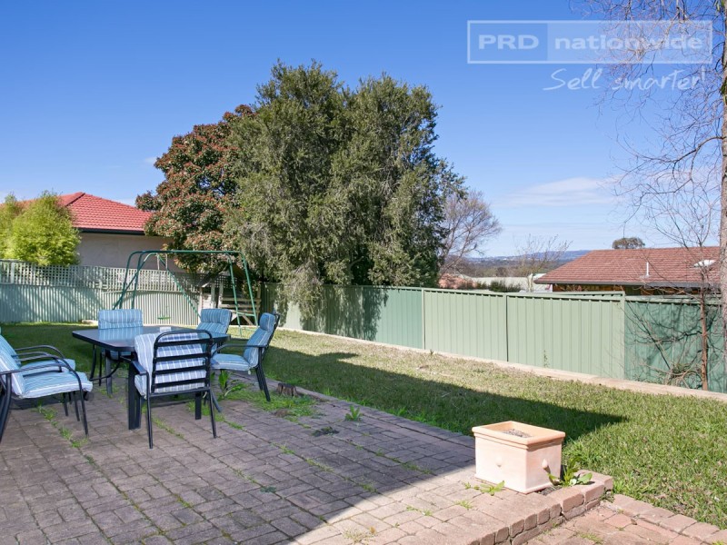 72 Simkin Crescent, Kooringal NSW 2650