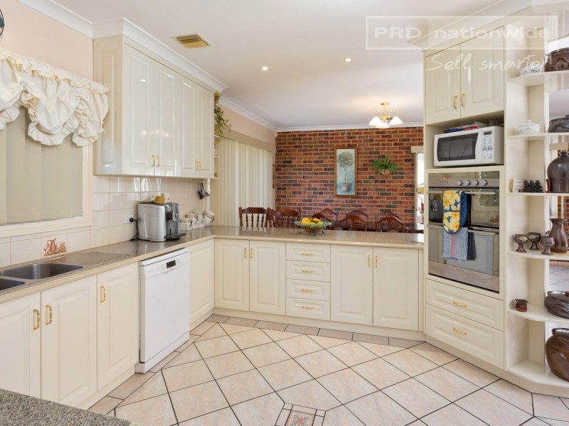 21 Kansas Drive, Tolland NSW 2650