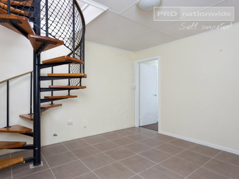 74 Meadow Street, Kooringal NSW 2650