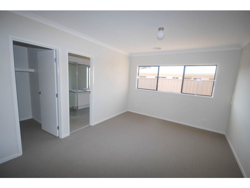 36 Flack Street, Boorooma NSW 2650