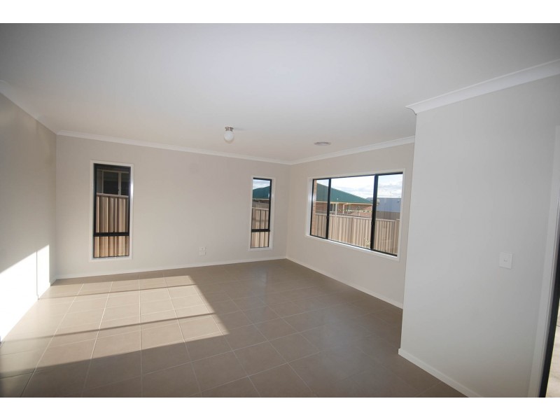 36 Flack Street, Boorooma NSW 2650