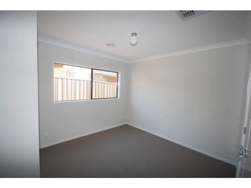 36 Flack Street, Boorooma NSW 2650