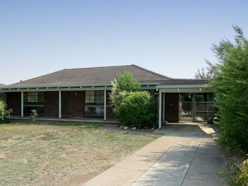 17 Fraser Street, Mount Austin NSW 2650
