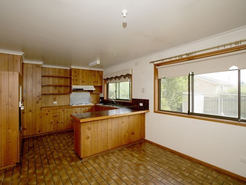 17 Fraser Street, Mount Austin NSW 2650