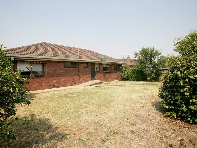 17 Fraser Street, Mount Austin NSW 2650