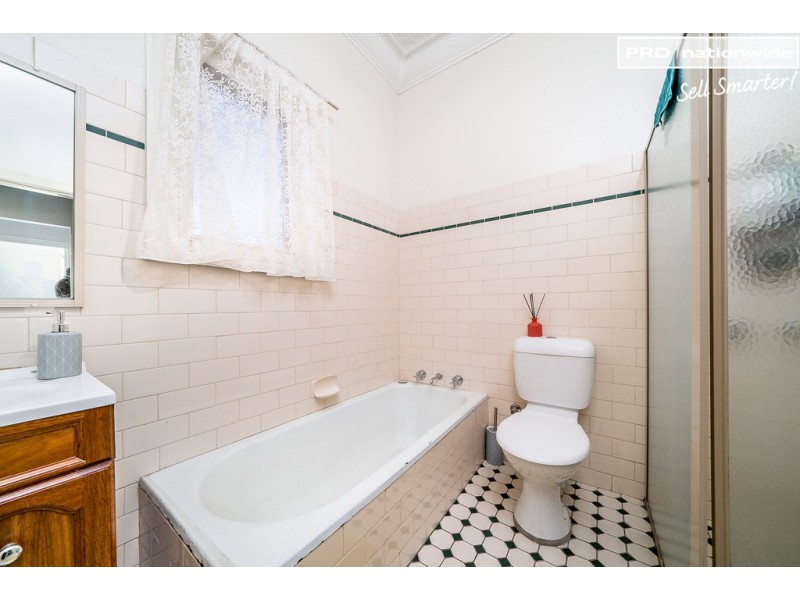 30 Gormly Avenue, Wagga Wagga NSW 2650