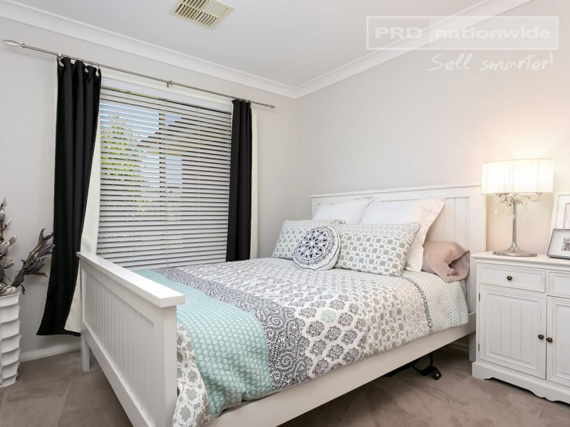 2 Evatt Street, Lloyd NSW 2650